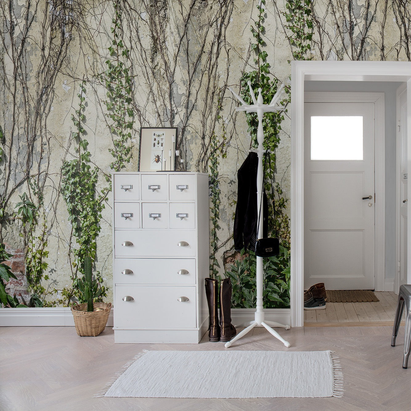 Climbing Ivy Mural Wallpaper (SqM)